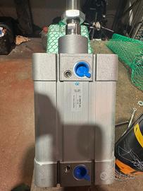 Cilindro pneumatico pistone ad aria az n11m2125005