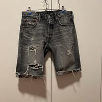 Jeans Corto Levi’s 501 effetto strappato
