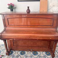 Pianoforte a muro .