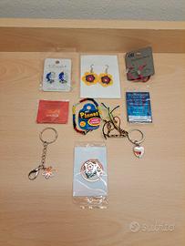 Gioielli nuovi: orecchini, portachiavi, cavigliera