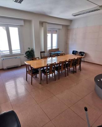 Immobile di 260 m² con più di 5 locali a Pesaro