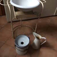 Portacatini ferro con bacinella e brocca