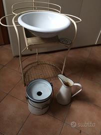 Portacatini ferro con bacinella e brocca