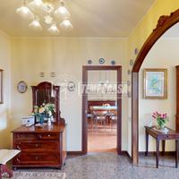 Casa indipendente bifamiliare con giardino, vista