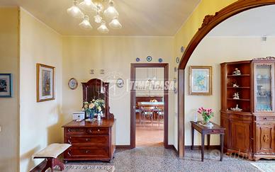 Casa indipendente bifamiliare con giardino, vista