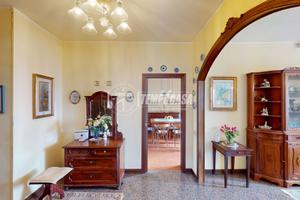 Casa indipendente bifamiliare con giardino, vista