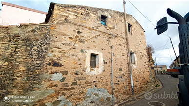 Rustico da ristrutturare completamente