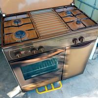 Cucina a gas,  con forno e portabombola Indesit