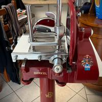 Affettatrice Berkel modello P - Con piedistallo