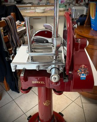 Affettatrice Berkel modello P - Con piedistallo