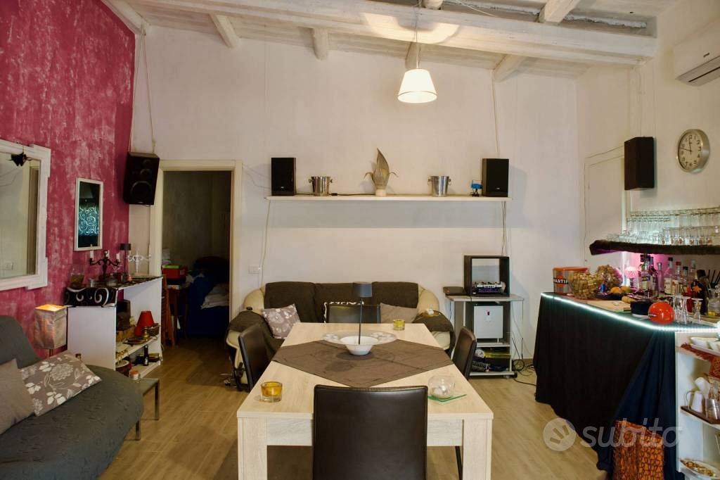 Rustico / Casale di 1650 m² con più di 5 locali a - Vista 3