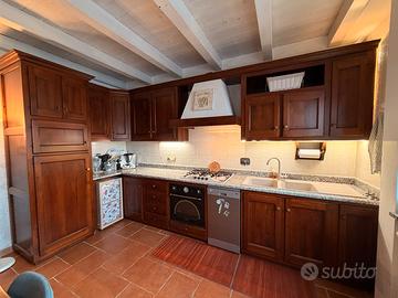 Cucina in legno massello (4 m x 1.80m)