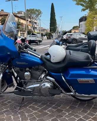 Harley Electra Glide blu elettrico