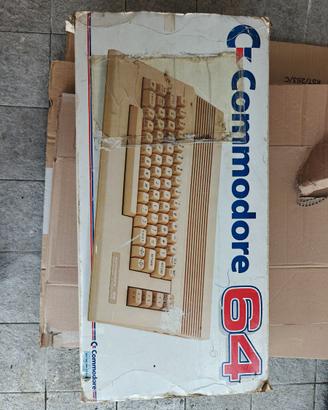 Commodore 64 + alimentatore + box