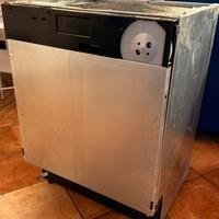 Lavastoviglie Candy (pompa dell'acqua rotta)