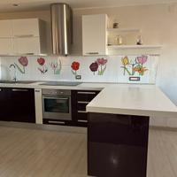 Cucina con penisola lube