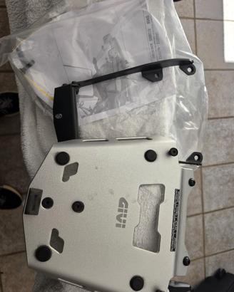 Supporto per bauletto MONOKEY Givi per BMW R1250GS