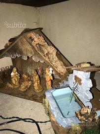 Presepe illuminato e fontana funzionante