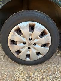 4 Pneumatici Auto nuovi  1700km percorsi Tigar
