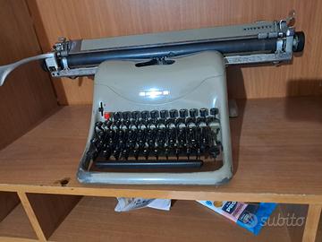 macchina da scrivere Olivetti Lexikon 80