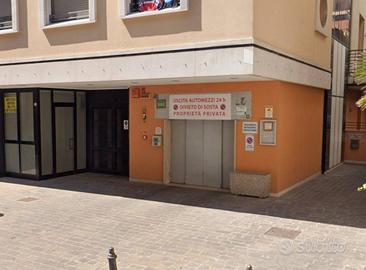 Box / Garage di 11 m² a Rimini