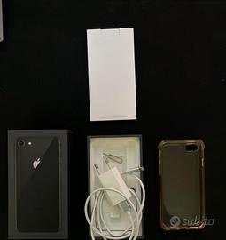 iPhone 8 64GB + Scatola originale + Cover in regal