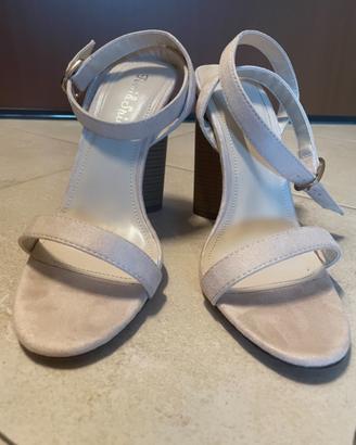 Sandali con tacco in suede cipria nude 39