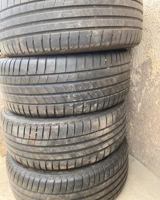 pneumatici 235/40/19