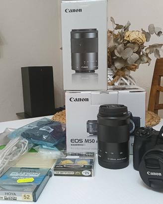 Canon Eos M50 mark ii + 15-45 e 55-200. Come nuova