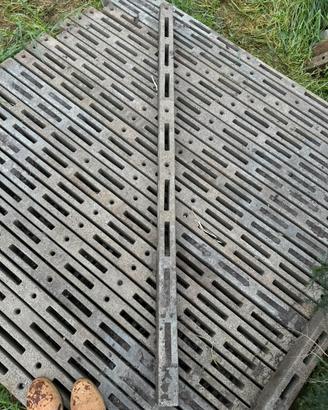 Paletti in cemento per recinzioni, vigneto uliveto