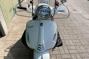 Vespa GTS Super 300 Hpe