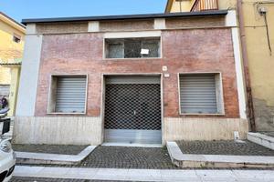 Locale commerciale vicino al centro