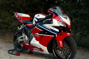 Honda cbr 1000 rr fireblade 2005