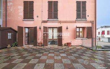 AMPIO E LUMINOSO 3 LOCALI RISTRUTTURATO CON TERRAZ