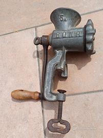 Tritacarne da banco vintage in ghisa "Bona 5A"