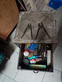 Vecchi attrezzi da ciabattino