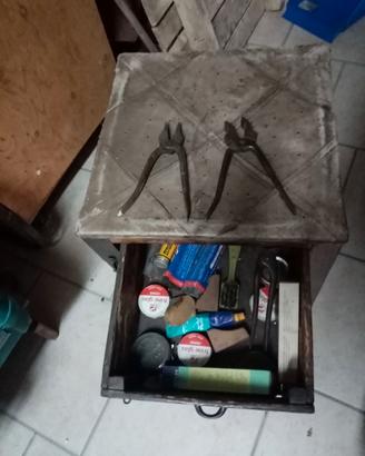 Vecchi attrezzi da ciabattino