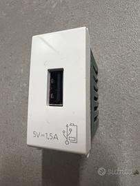 Presa usb Vimar Plana ( 2 pz. Disponibili )