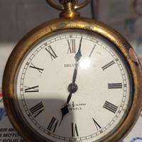 orologio da tavolo vintage fermo.