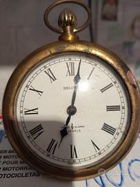 orologio da tavolo vintage fermo.