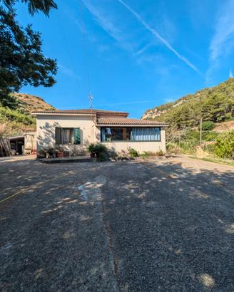Valle dei Mulini Casa con terreno - contesto unico