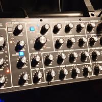 BEHRINGER Neutron synth black version