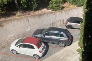 Posto auto grande esterno centro paese