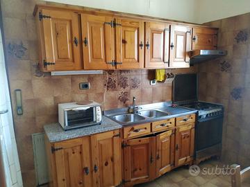 Cucina artigianale di pino