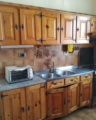 Cucina artigianale di pino