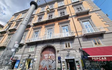 PIAZZA DANTE - IMMOBILE IN PALAZZO CON PORTIERE E