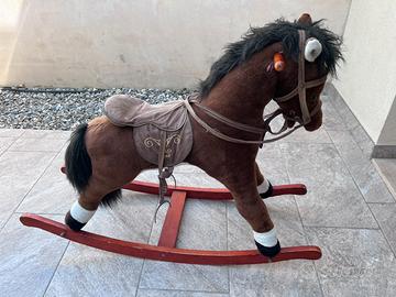 Cavallo a dondolo