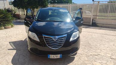 Lancia y del 2015 con 133000 km Benz/Gas