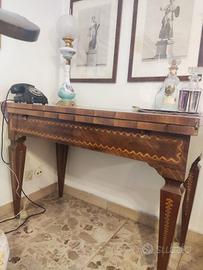 Tavolo a libro intarsiato