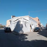 Casa d'epoca con garage e terreno di pertinenza